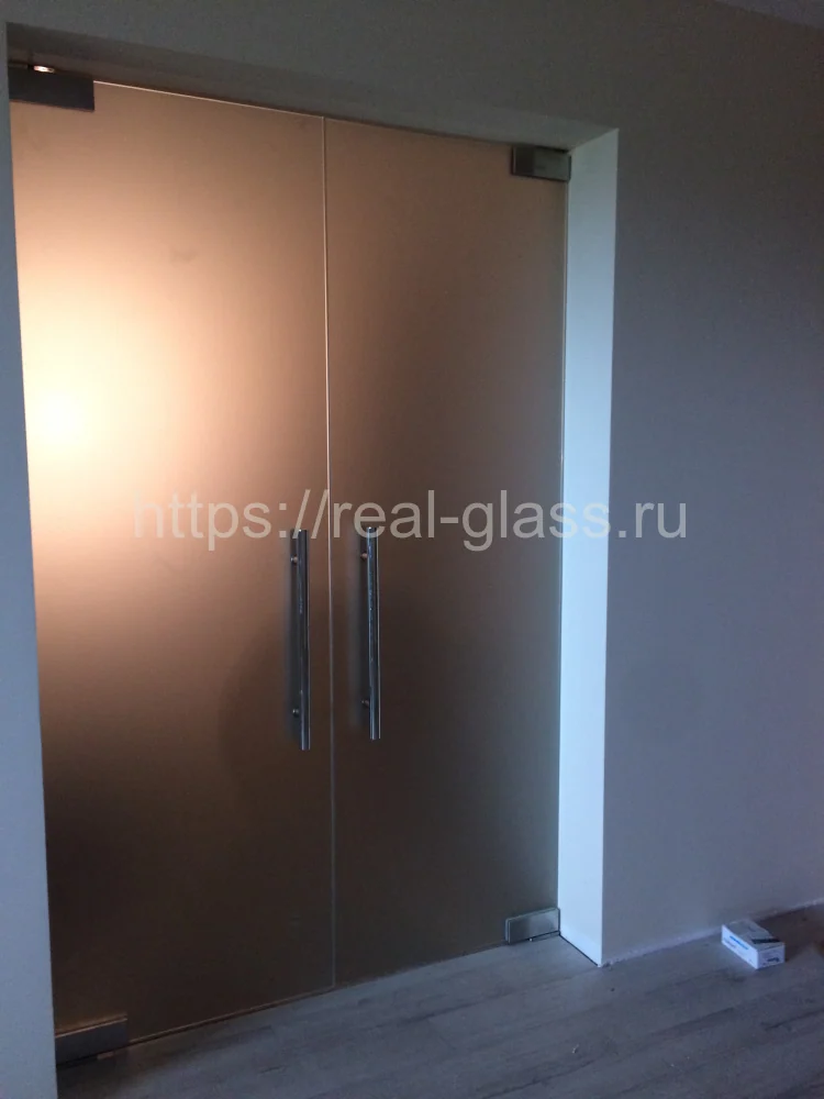 Маятниковые двери с доводчиком Bohle