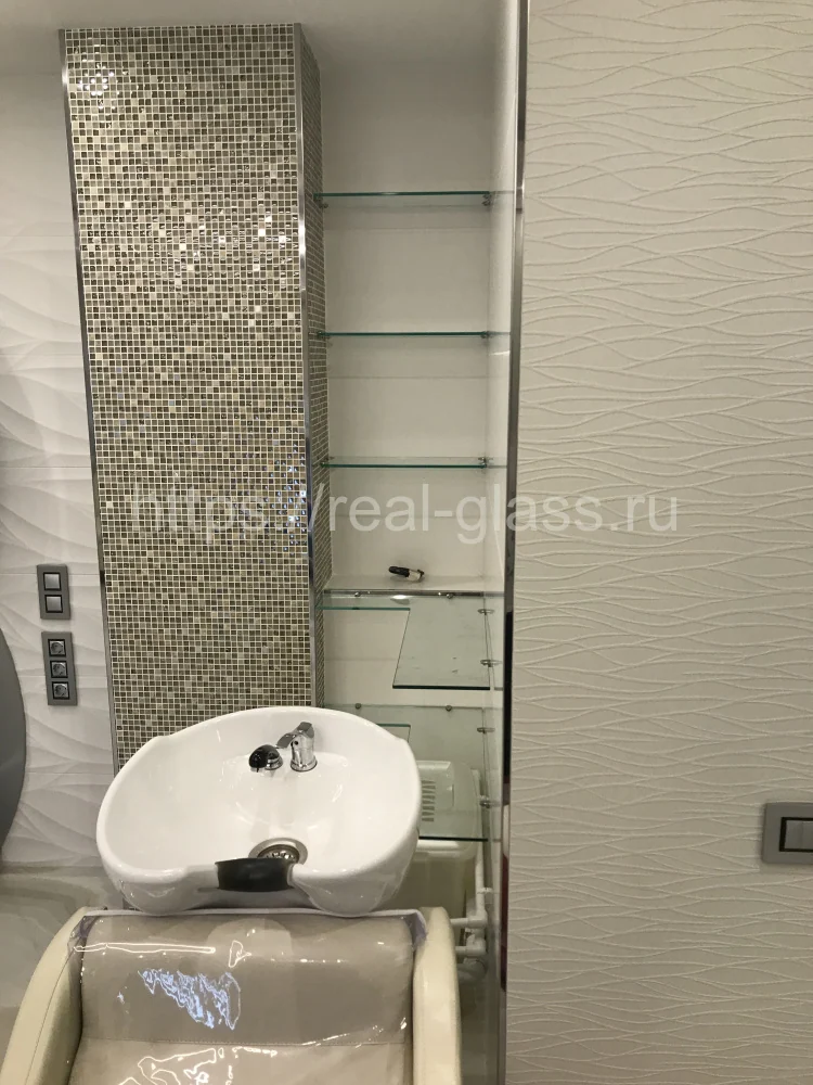 Полки в салон красоты