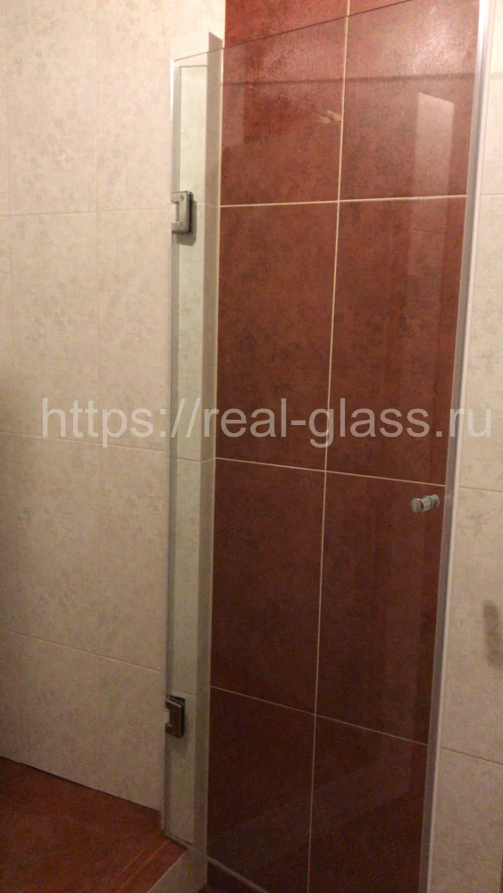 Дверь в душевую