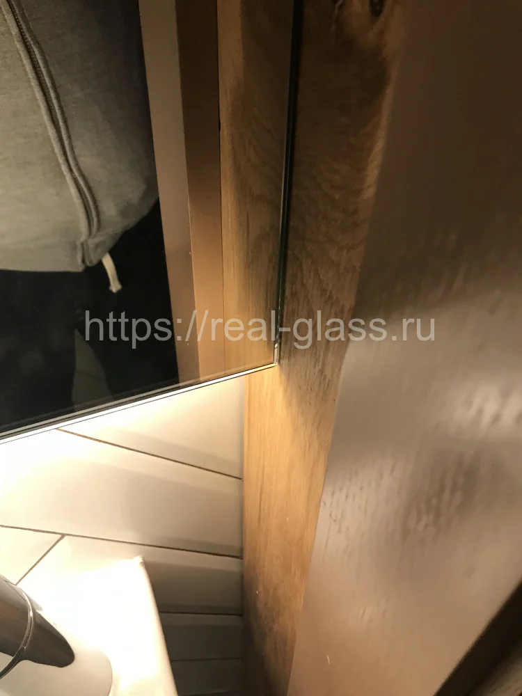 Зеркала с подсветкой в баре на Литейном