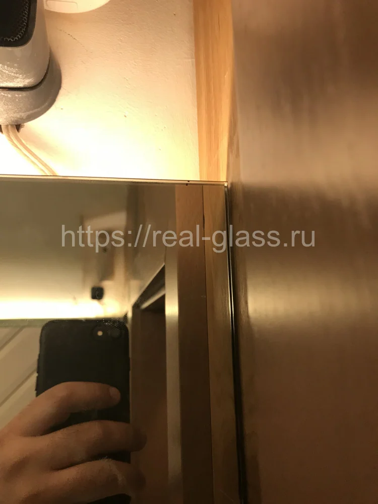 Зеркала с подсветкой в баре на Литейном