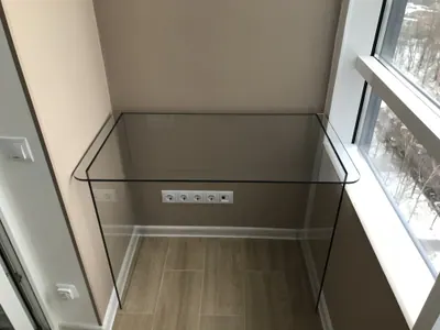 Стеклянный стол на УФ склейке