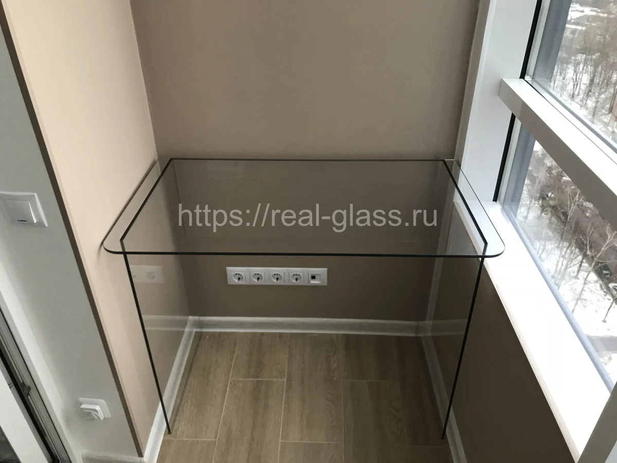 Стеклянный стол на УФ склейке